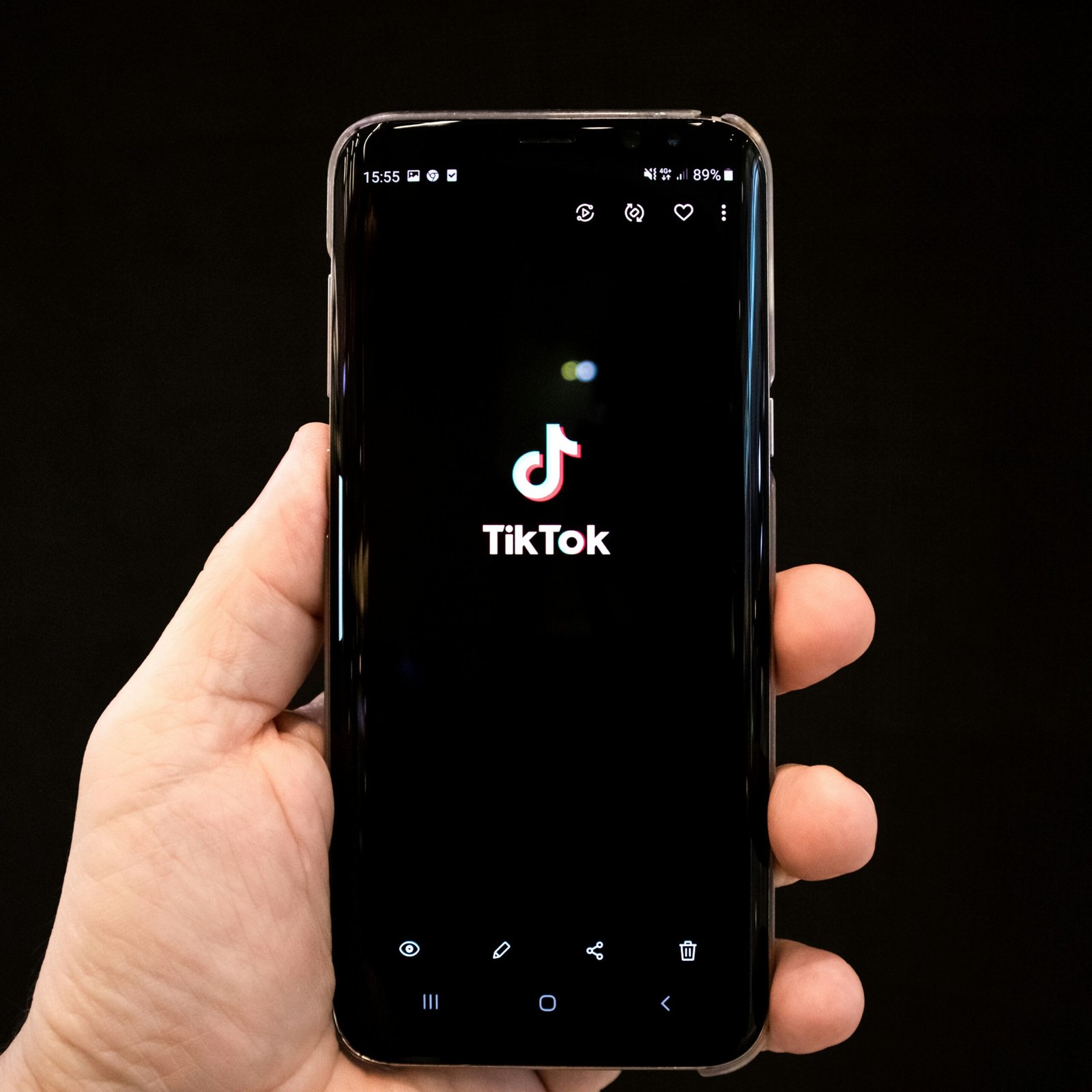 The Impact of TikTok and Social Media on Teen Mental Health in 2025 1 aa scaled